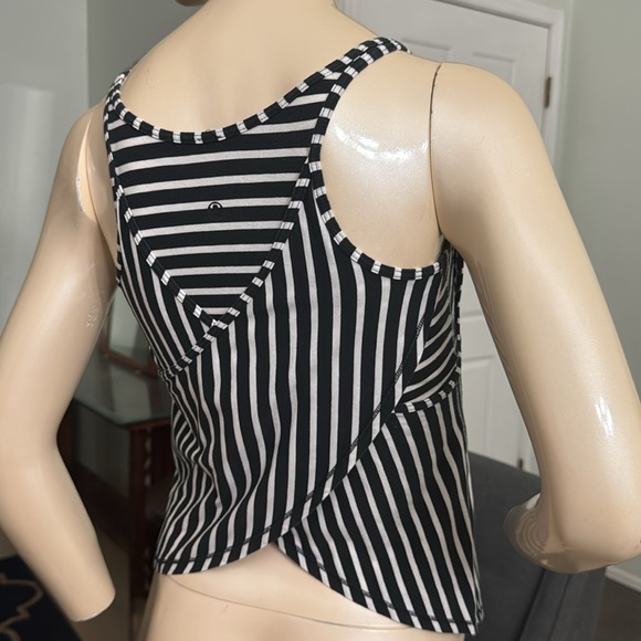 Lululemon - Picture 2 of 6